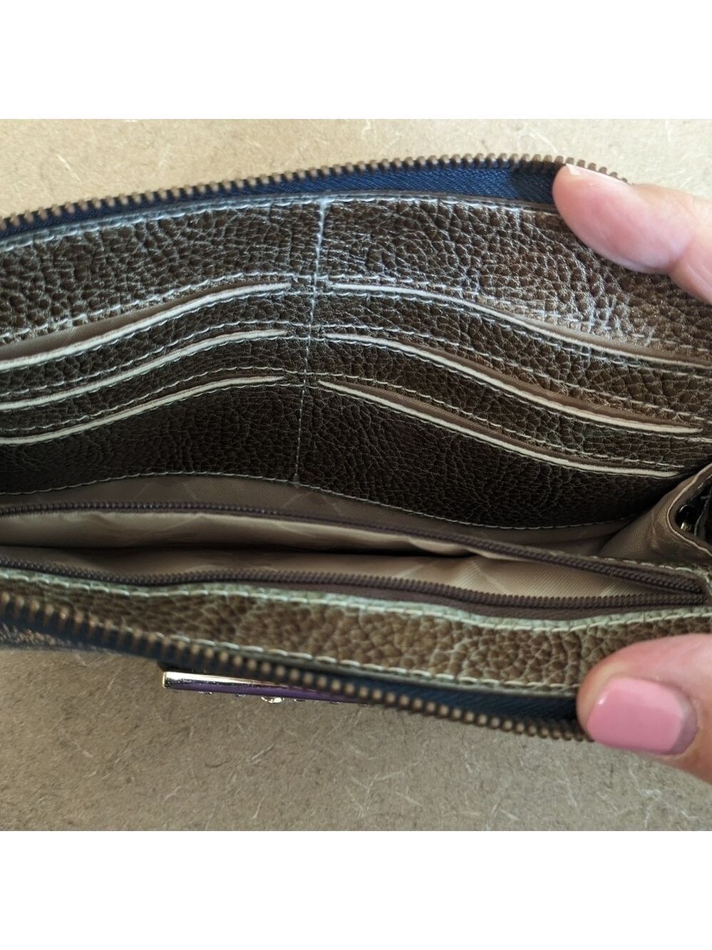 ⭐Kathy Van Zeeland tan purse (missing strap) GUC - Picture 5 of 6